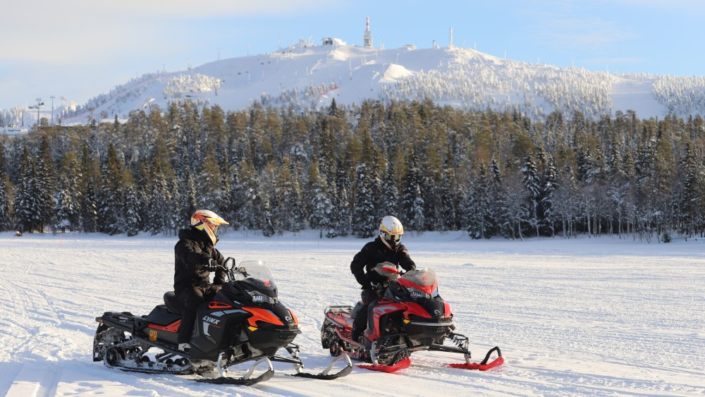 Sneeuwscootertochten Ruka-Kuusamo.